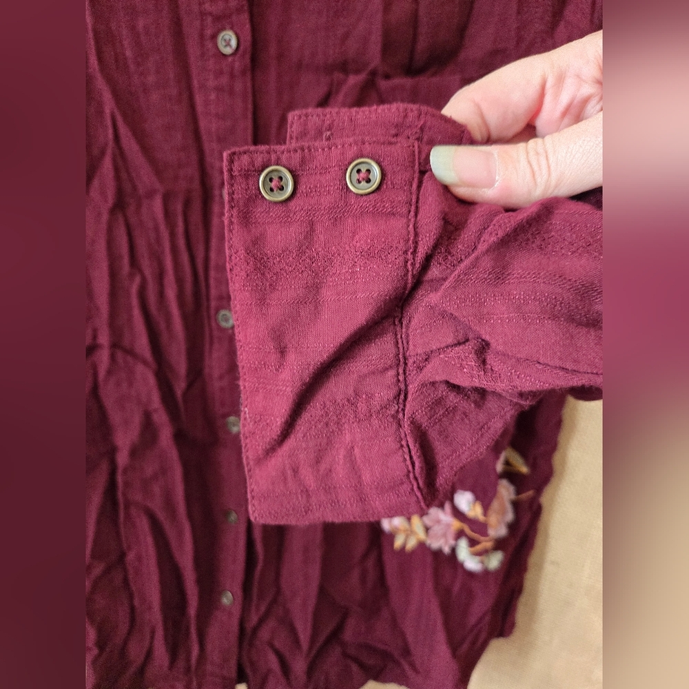 Women's Knox Rose Burgundy Embroidered Floral Button-Up Shirt Size M - Picture 6 of 16